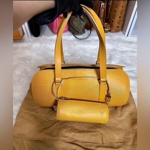 Loui Vuitton Epi papillon